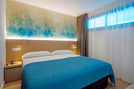 Deluxe Penthouse Apartment with Sea View