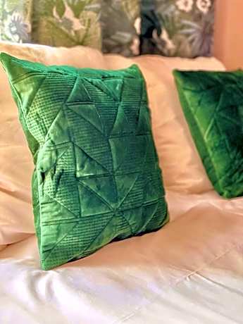 Standard Queen Room with Shared Bathroom