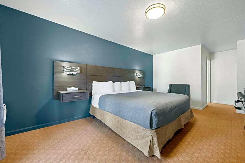 Econo Lodge Inn & Suites Heavenly Village Area