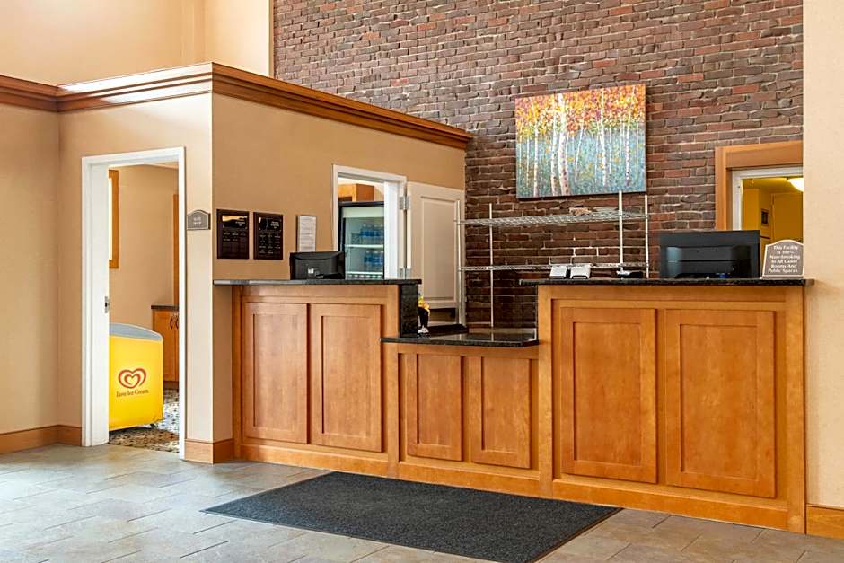 White River Inn & Suites