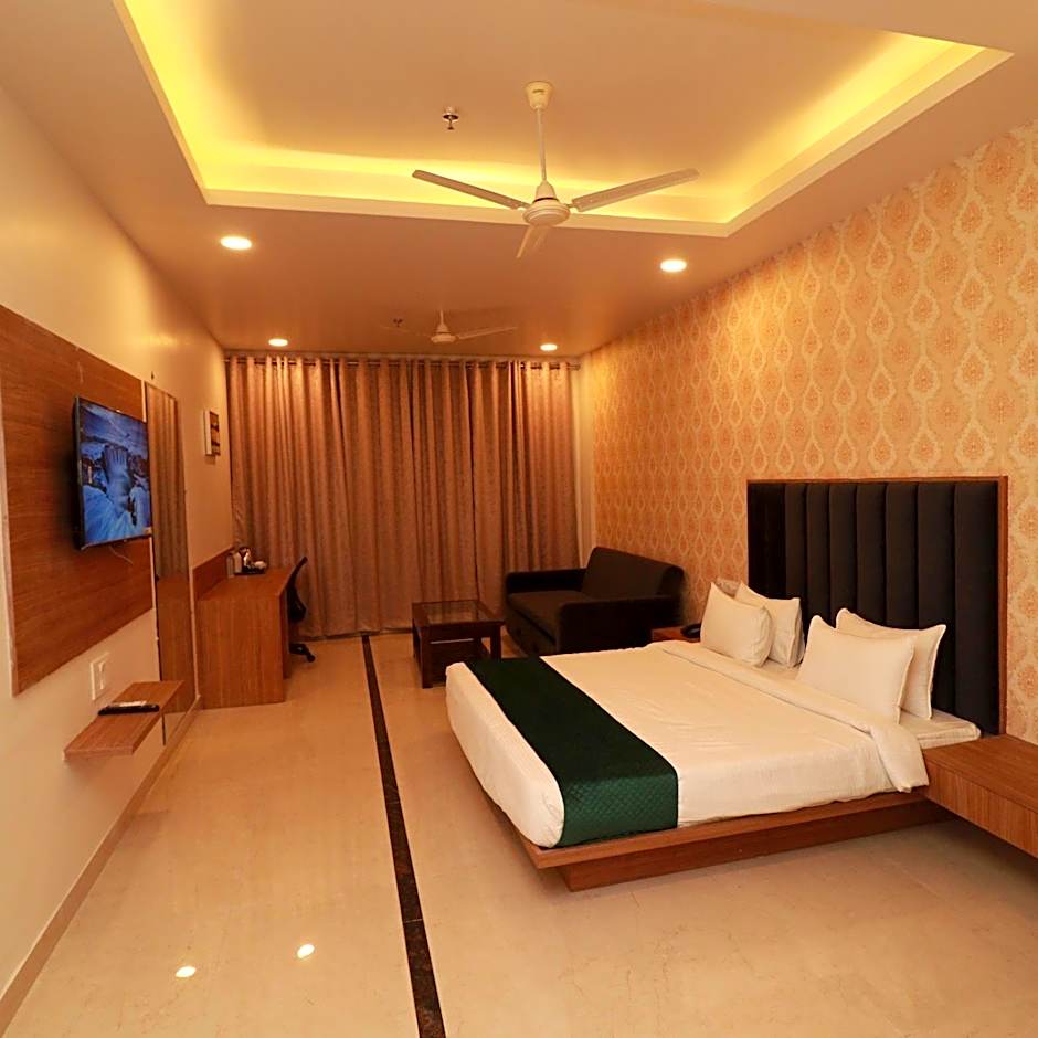 7 VACHAN LAWNS AND BANQUET