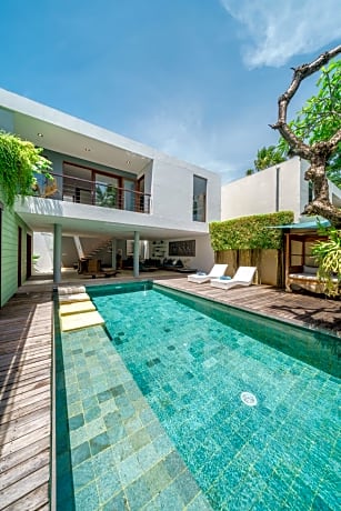 Villa Rio - Contemporary 2BR Villa in Downtown Seminyak