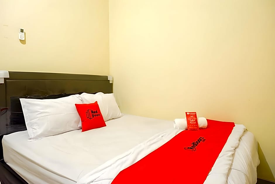 RedDoorz near Sleman City Hall 3