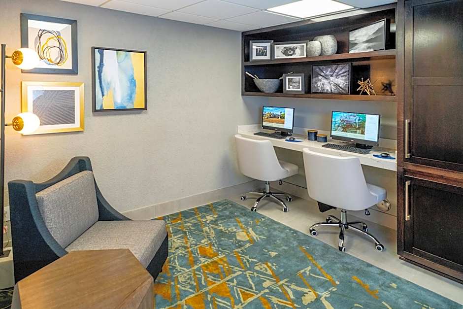 DELTA HOTELS BY MARRIOTT HUNTINGTON DOWNTOWN