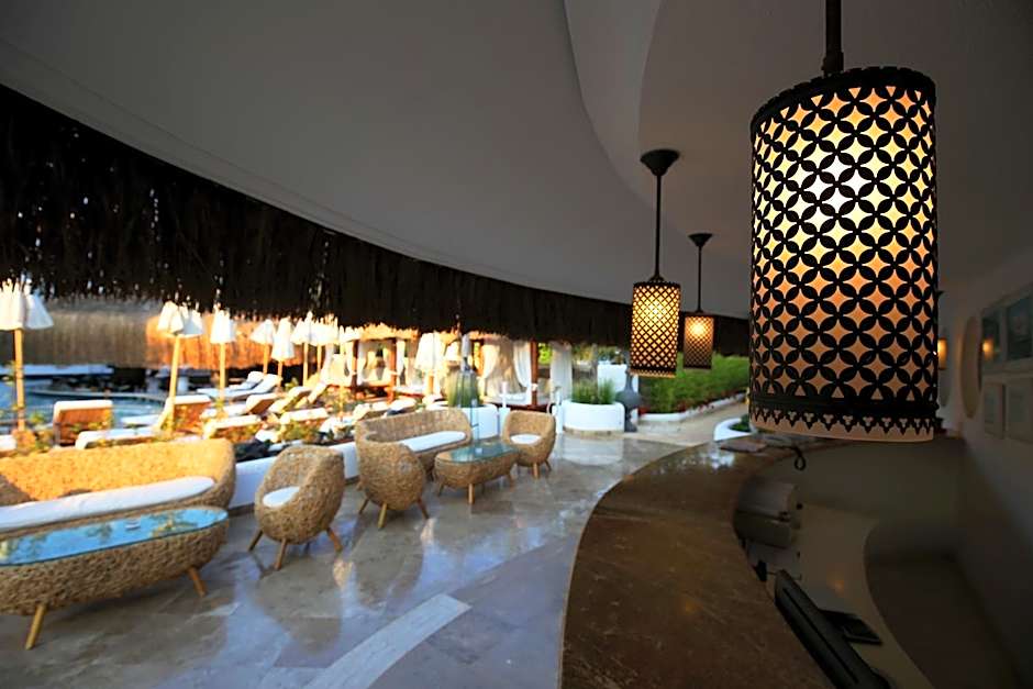 Pinehill Hotel & Suites