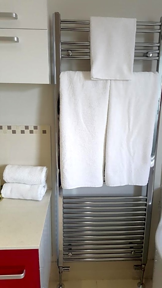 Haya Guest House – Oldbury