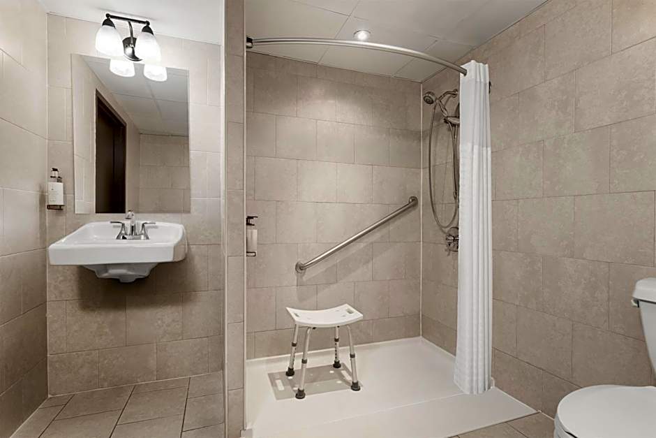 Aiden by Best Western Newark Airport