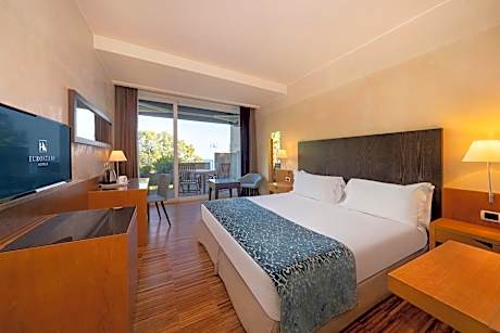 Double or Twin Room with Balcony and Sea View and Extra Bed