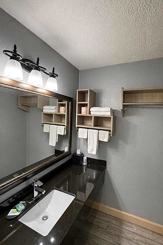 Photo 1 of 3 of Standard Queen Room