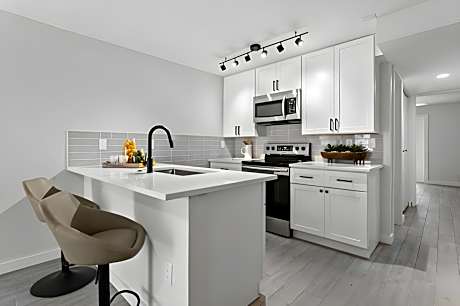 UNIVERSITY SERENITY SUITES