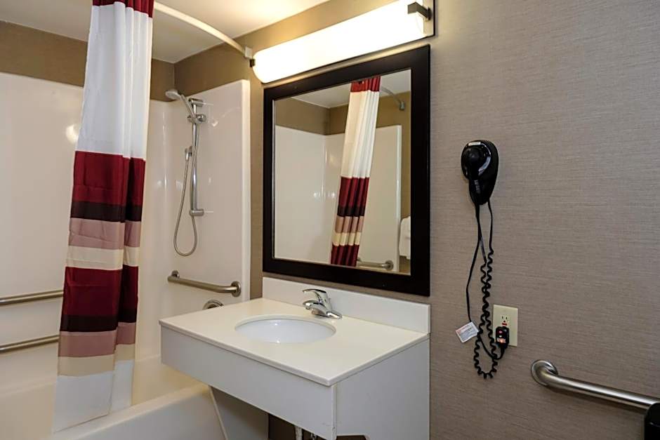 Red Roof Inn & Suites Newburgh - Stewart Airport