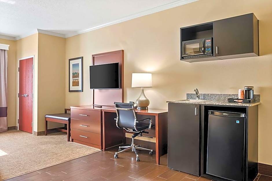 Comfort Suites Panama City near Tyndall AFB