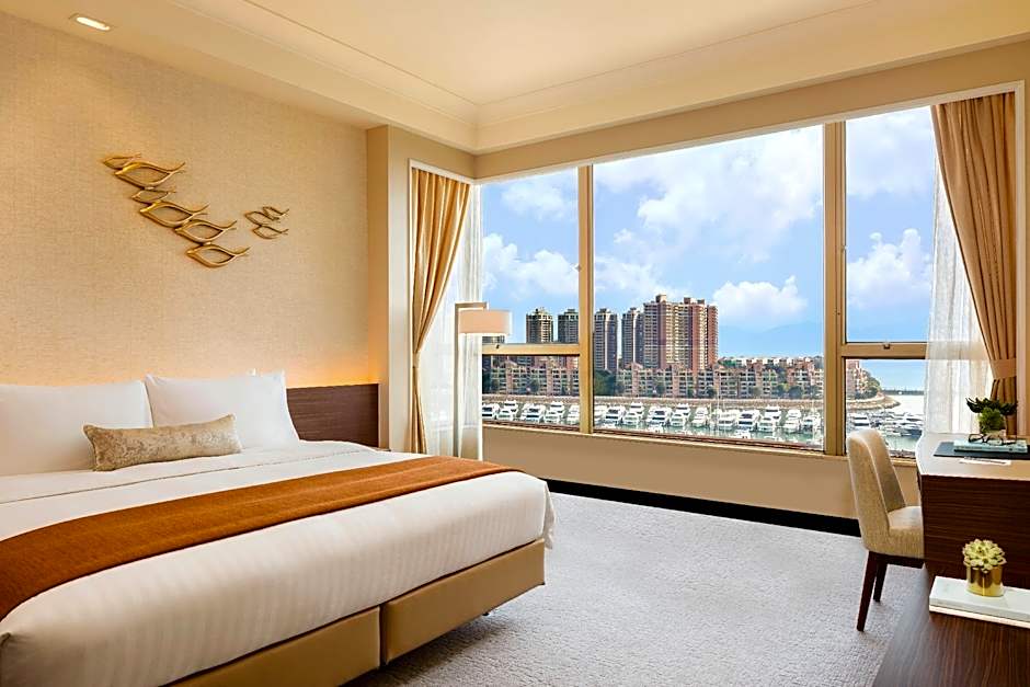 Photo 1 of 1 of Premier 1 King Bed, Sea View