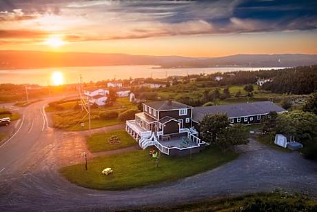 Edge of the Avalon Inn