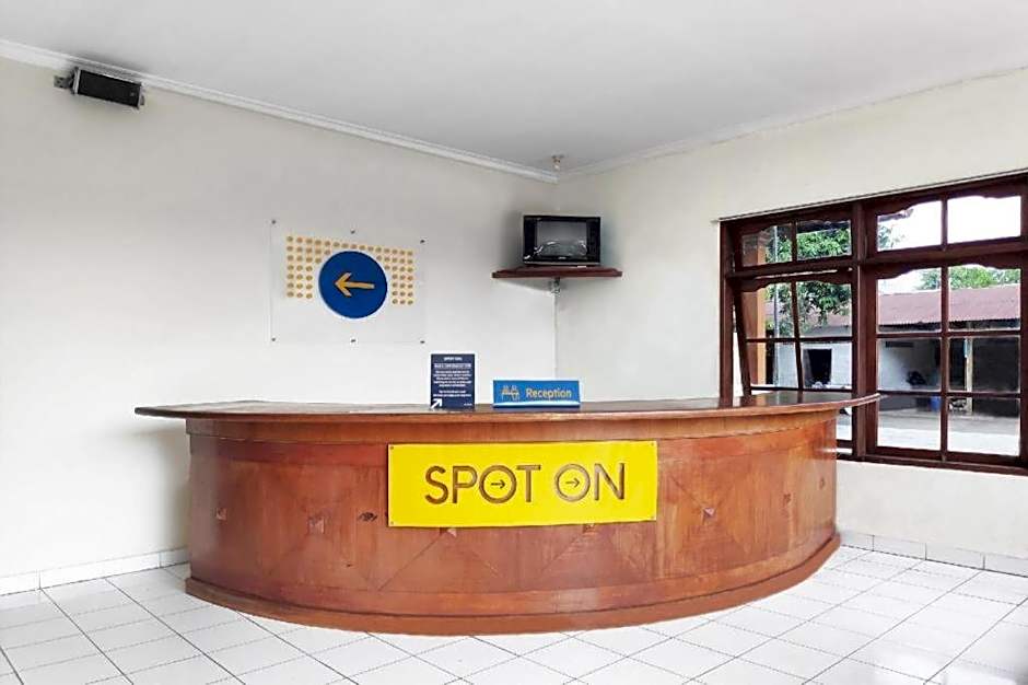 SPOT ON 2426 Hotel Aget Jaya Ii