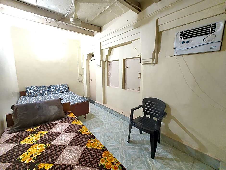 Goroomgo Shanti Guest House Near Kashi Vishwanath Temple Varanasi