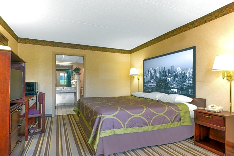 Super 8 by Wyndham Wapakoneta