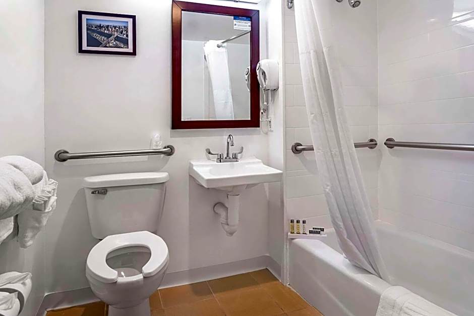 Avion Inn Near LGA Airport, Ascend Hotel Collection