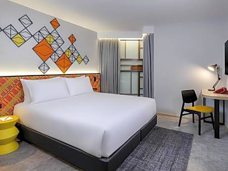 Premium King Room with Atrium View