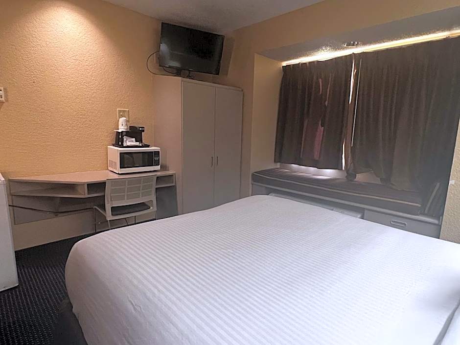 Microtel Inn & Suites By Wyndham Houston