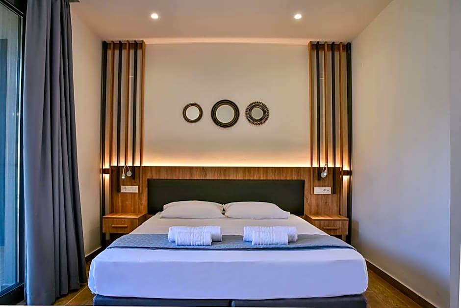 Del Mar 'Adults Only'