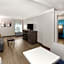 La Quinta Inn & Suites by Wyndham Houston Stafford Sugarland