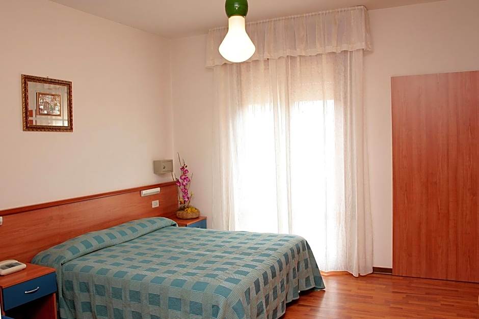Hotel Midi