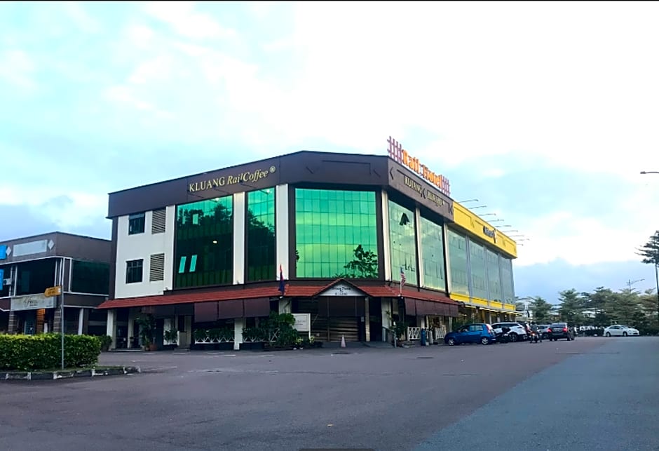 Capital O Rail Hotel