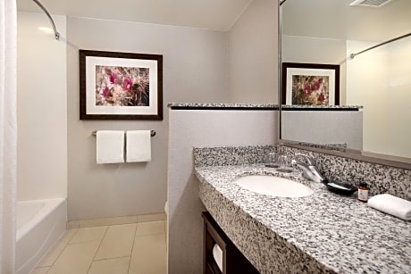 Room, 2 Queen Beds (Hearing Accessible)