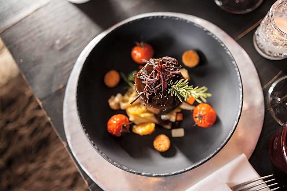 Le Coucou Hotel Restaurant & Lounge-Bar