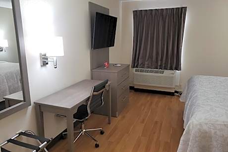 Superior 2 Queen Beds Smoking
