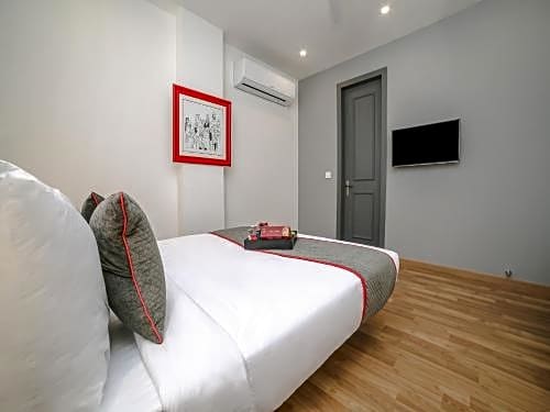 OYO Townhouse 80 Meera Bagh