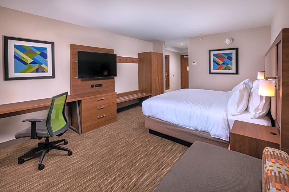 Holiday Inn Express & Suites Chatsworth, an IHG Hotel
