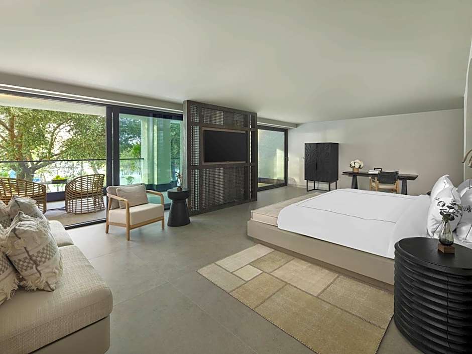 Photo 1 of 5 of Executive Suite