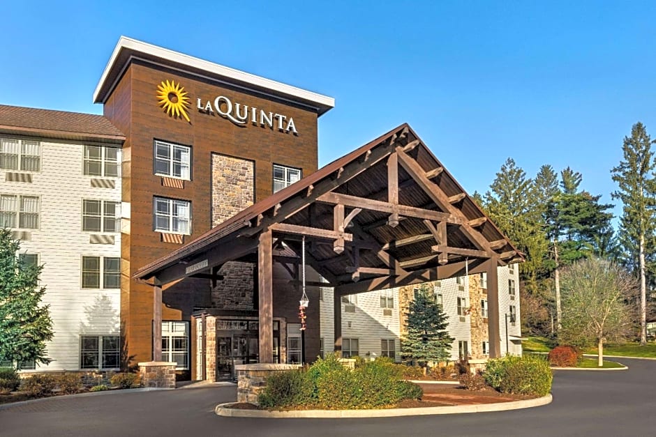 La Quinta Inn & Suites by Wyndham Lake George