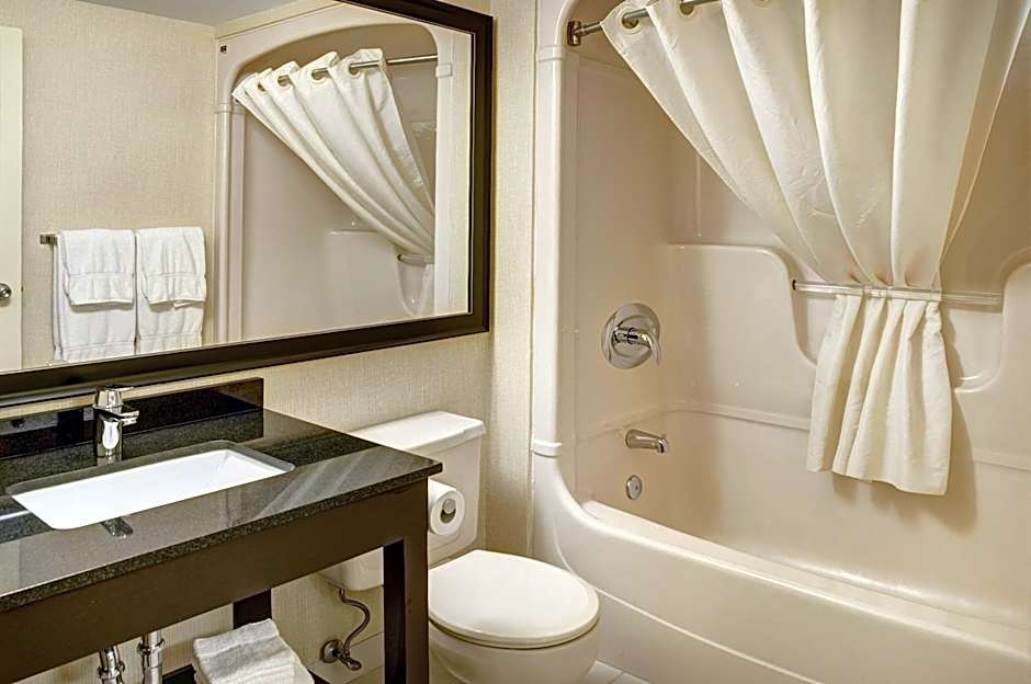 Travelodge by Wyndham Ottawa East