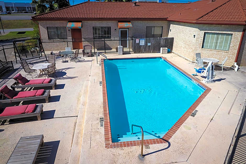 University Inn & Suites