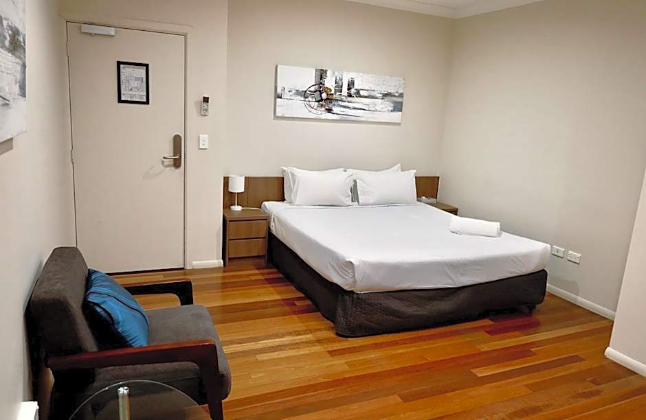 The Australian Hotel Motel