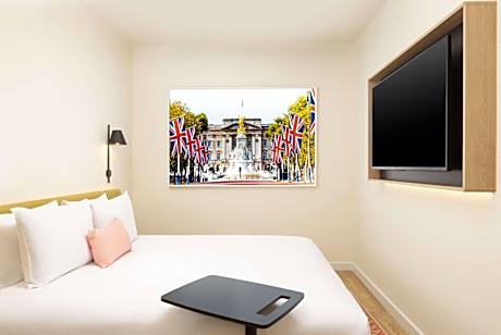 Queen Room With No Window