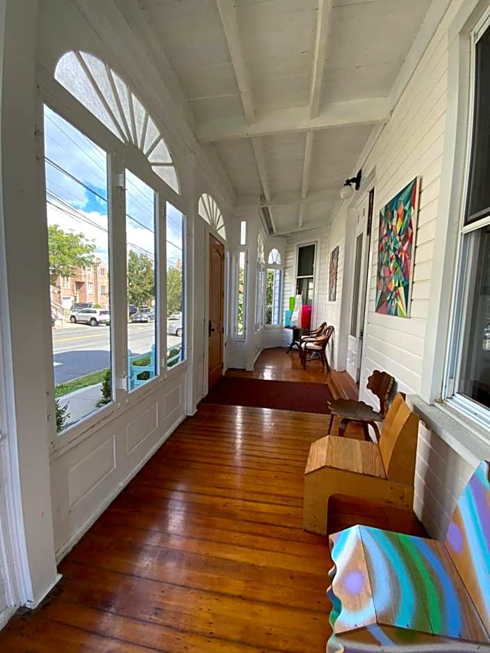 Fort Pl B&B and Gallery