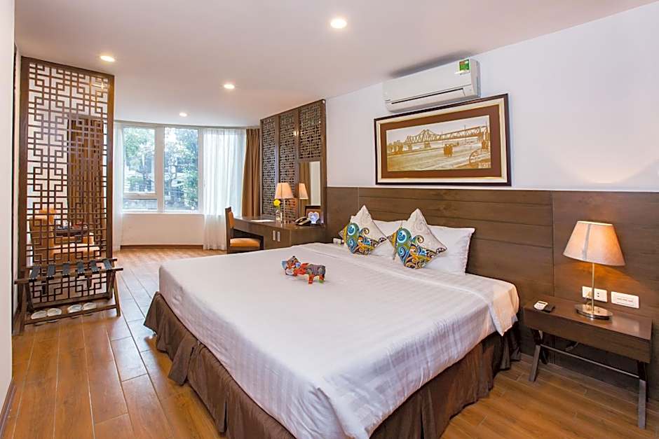 Photo 1 of 10 of Suite, City View