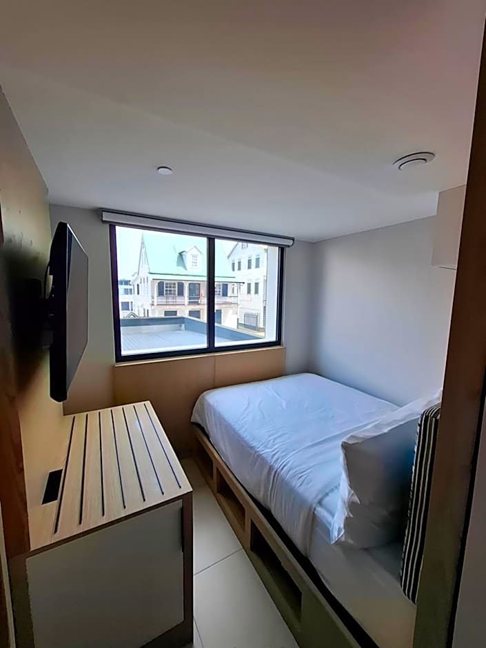 Foto 1 di 6 di 1 Twin Bed