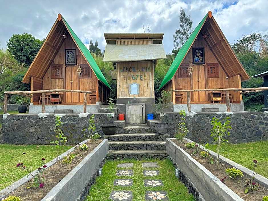 Black Lava Hostel and Lodge