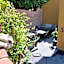 Executive Suite with Private HotTub, Full SkyTV in 600 Year Old Manor House