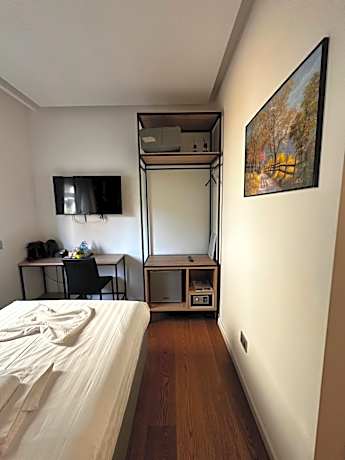 Single Room with Private Bathroom