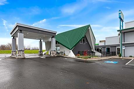 Wingate by Wyndham Geneva at SPIRE Academy