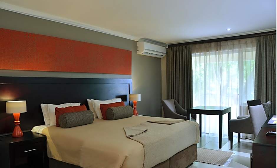 Cresta Riley's Hotel