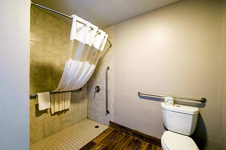 Quality Inn University Near Downtown