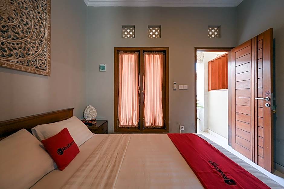 RedDoorz near Mertasari Beach 2