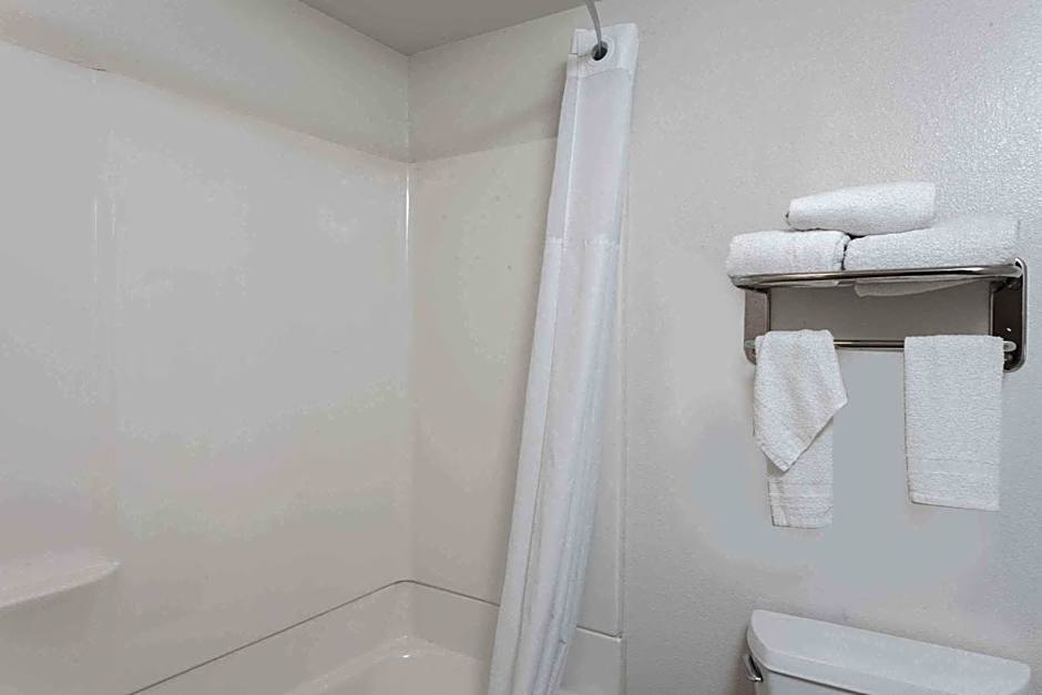 Days Inn by Wyndham Anaheim West